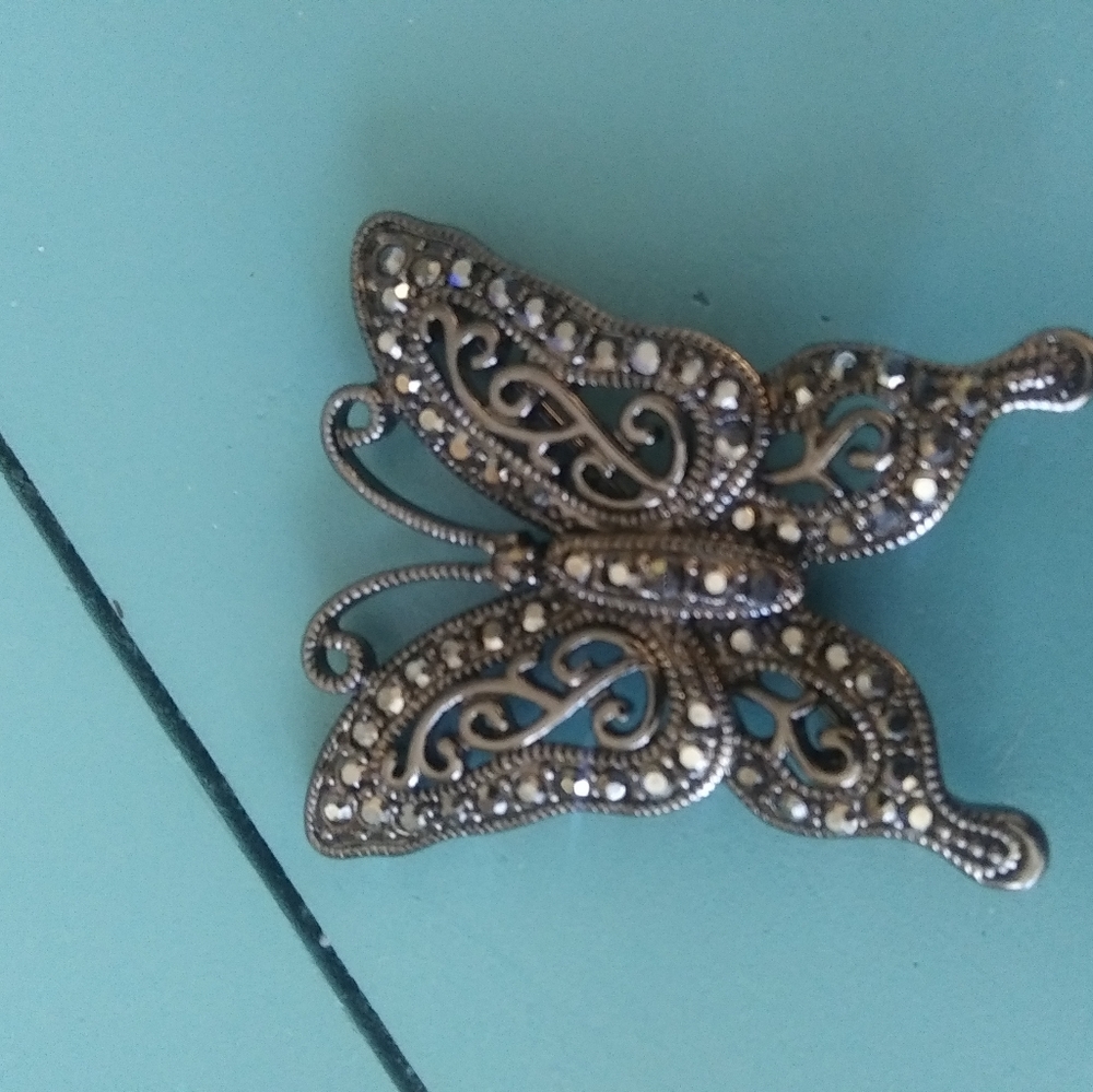 Beautiful Butterfly Pin - Picture 2 of 2